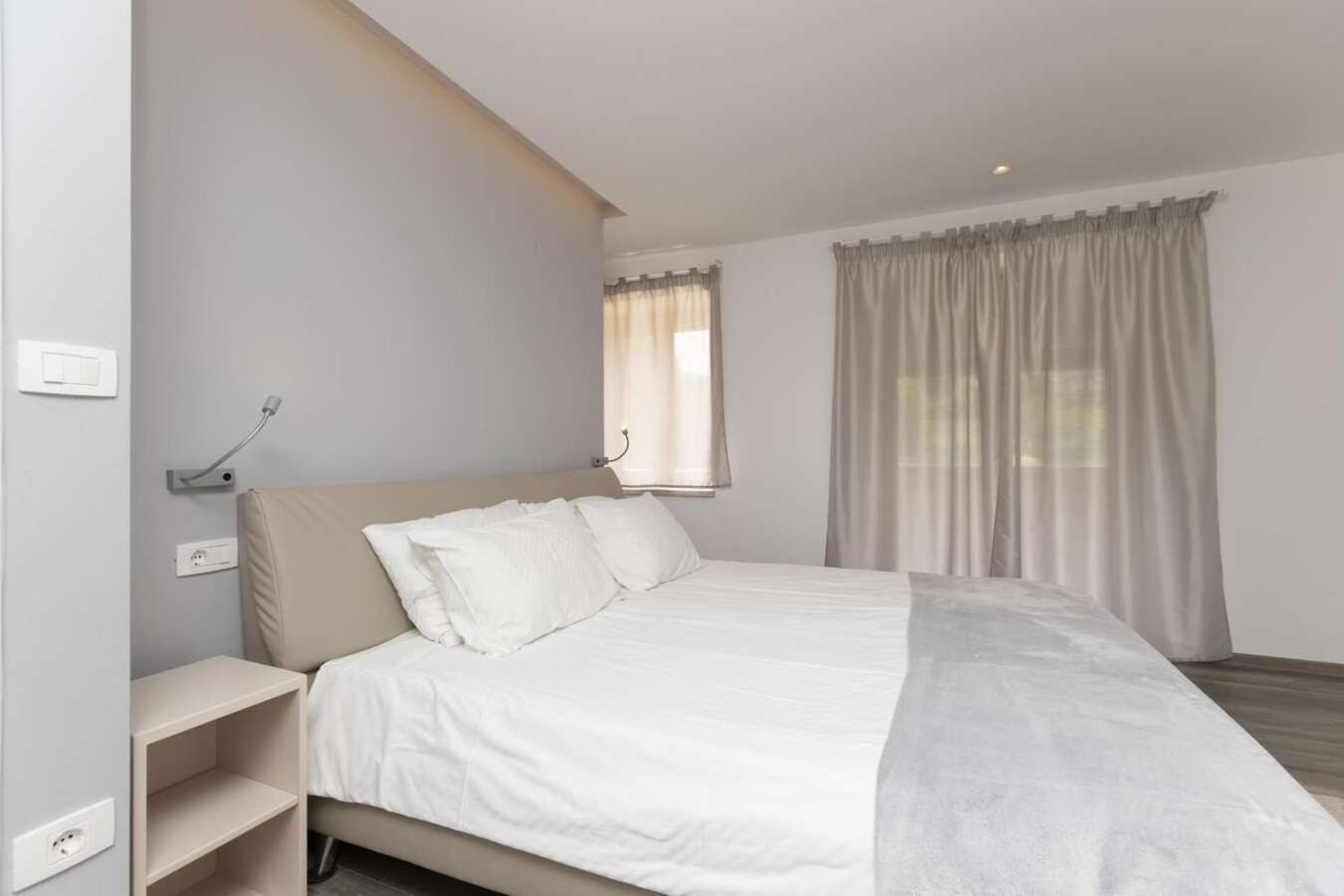 Villa Viscum In Central Istria For 8 Persons With Large Garden - Pet Friendly Pazin Ngoại thất bức ảnh