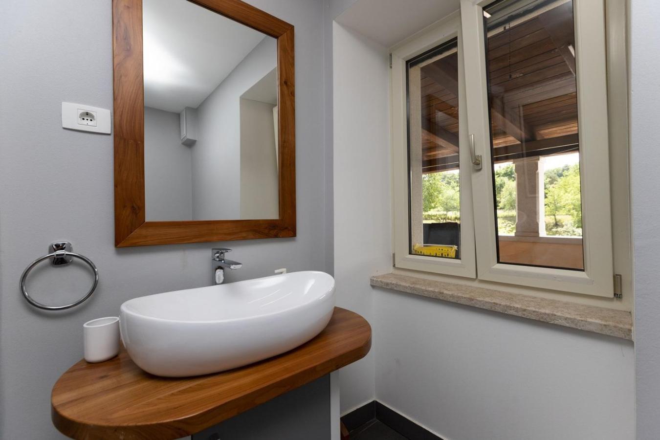 Villa Viscum In Central Istria For 8 Persons With Large Garden - Pet Friendly Pazin Ngoại thất bức ảnh