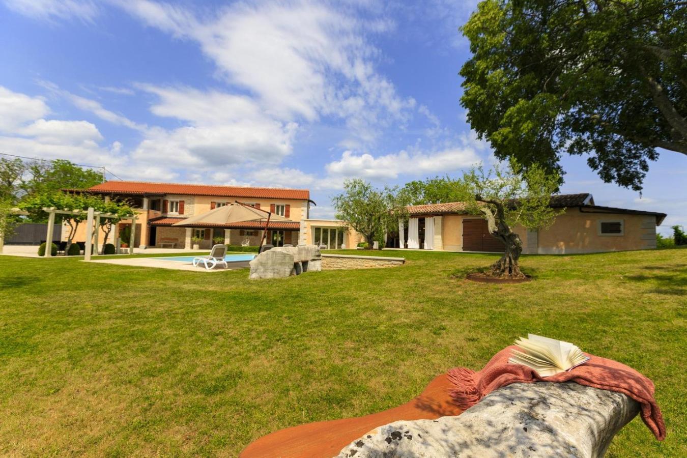 Villa Viscum In Central Istria For 8 Persons With Large Garden - Pet Friendly Pazin Ngoại thất bức ảnh