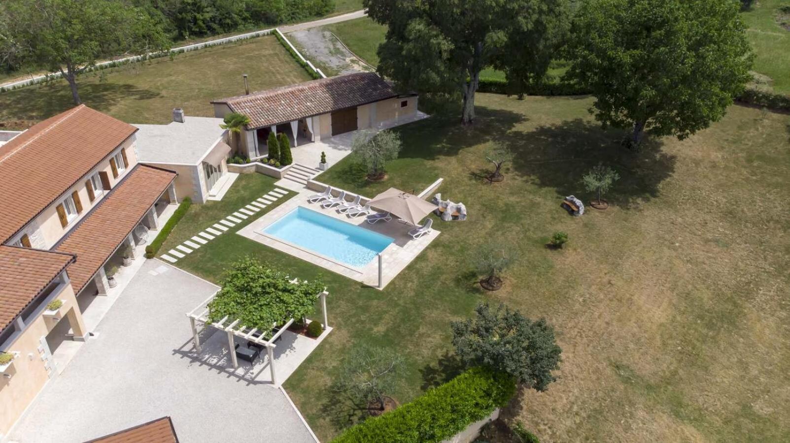 Villa Viscum In Central Istria For 8 Persons With Large Garden - Pet Friendly Pazin Ngoại thất bức ảnh