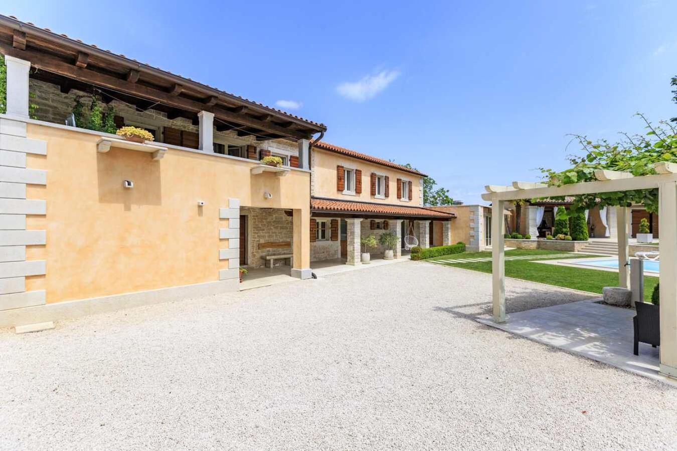 Villa Viscum In Central Istria For 8 Persons With Large Garden - Pet Friendly Pazin Ngoại thất bức ảnh