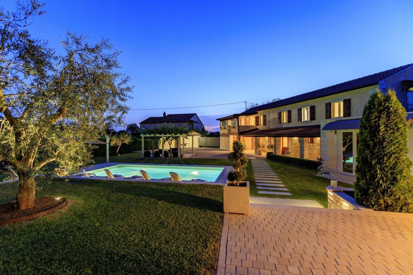 Villa Viscum In Central Istria For 8 Persons With Large Garden - Pet Friendly Pazin Ngoại thất bức ảnh