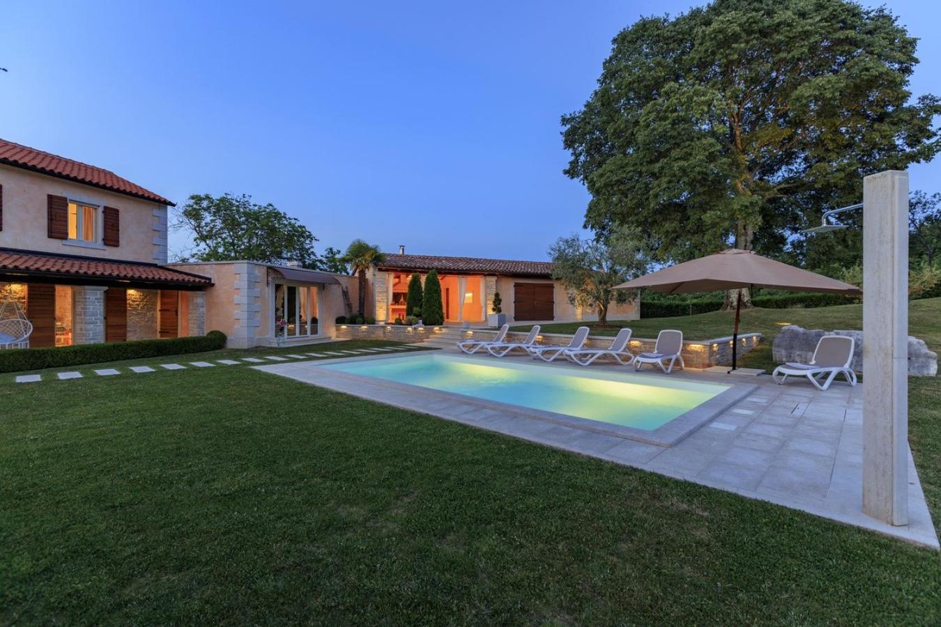 Villa Viscum In Central Istria For 8 Persons With Large Garden - Pet Friendly Pazin Ngoại thất bức ảnh