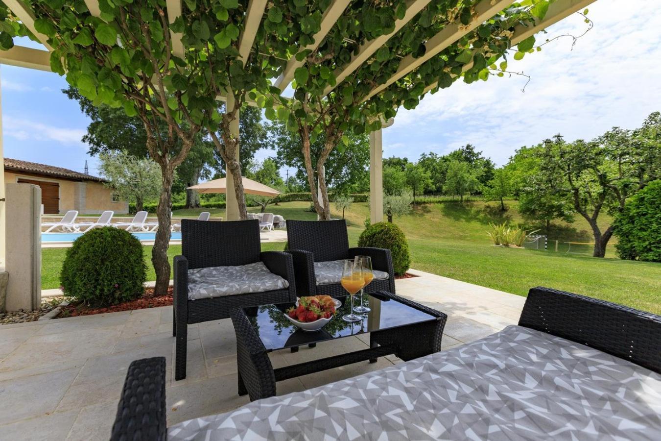 Villa Viscum In Central Istria For 8 Persons With Large Garden - Pet Friendly Pazin Ngoại thất bức ảnh